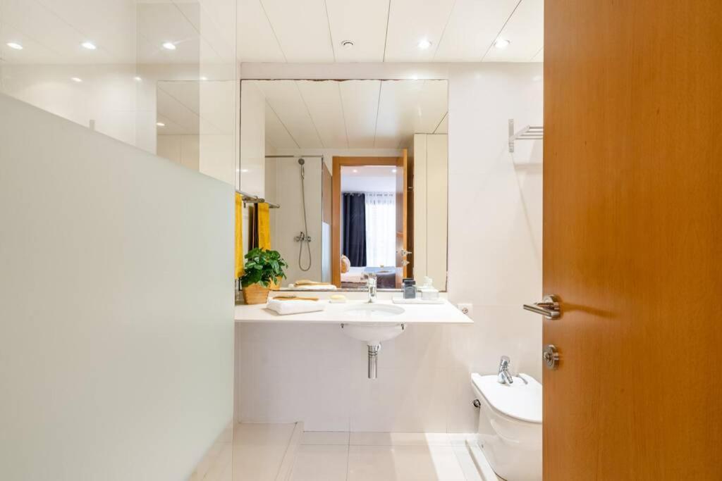 Monumumental Free Parking Apartment Barcelona